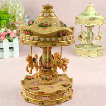 台湾万山发光彩灯原木质色旋转木马音乐盒八音盒创意送女生日圣诞礼物