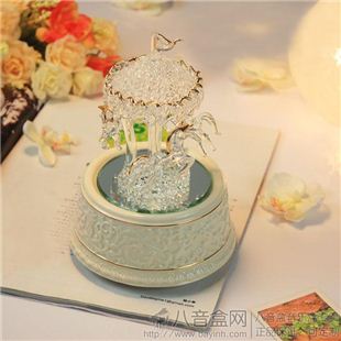 雷曼士18音拉丝玻璃旋转木马八音盒音乐盒可发光创意生日情人节礼物精品
