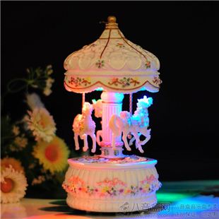 进口发光旋转木马八音盒音乐盒双曲天空之城卡农创意送女生圣诞礼物精品