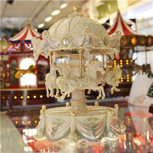 进口大号旋转木马可升降发光八音盒音乐盒创意送男女生日圣诞节礼物精