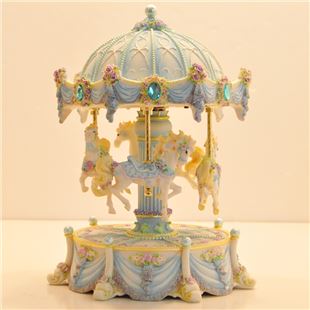 进口大号旋转木马发光八音盒音乐盒可升降创意送男女生日圣诞节礼物精