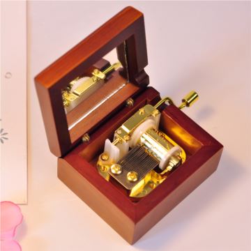 进口梨花木质手摇八音盒音乐盒 定制曲目可刻字 创意精品生日里物品