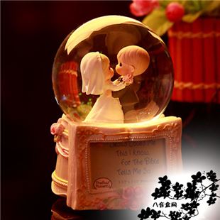 正品18音水滴娃娃结婚跳舞内旋八音盒音乐盒创意生日礼品婚庆礼品 可做相框