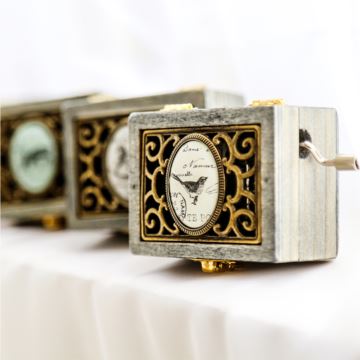 金属镂空雕花复古怀旧手摇八音盒音乐盒文艺范小清新八音盒创意儿童益智礼品